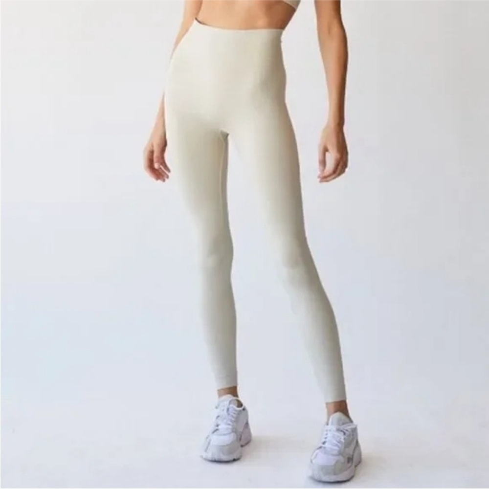 SET Active Sculptflex Leggings in Oat Milk Size Small